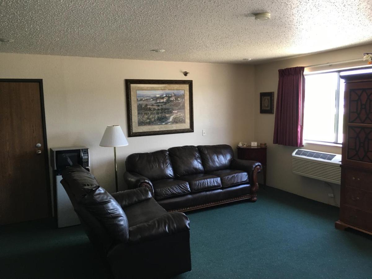 Cassville Four Seasons Inn & Suites ภายนอก รูปภาพ