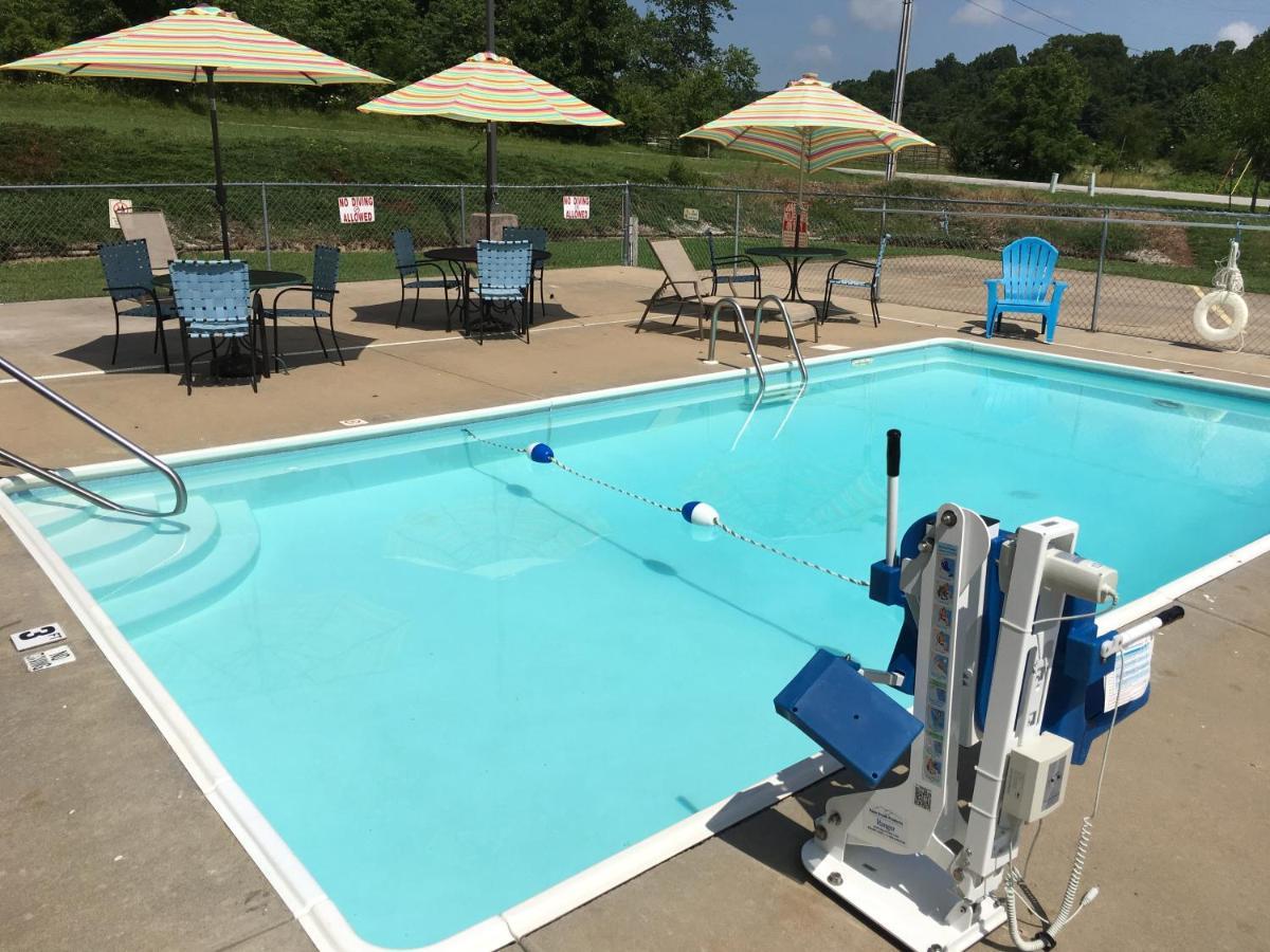 Cassville Four Seasons Inn & Suites ภายนอก รูปภาพ