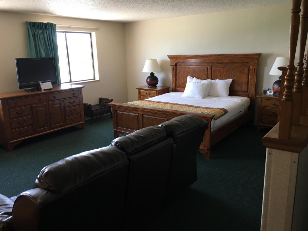 Cassville Four Seasons Inn & Suites ภายนอก รูปภาพ