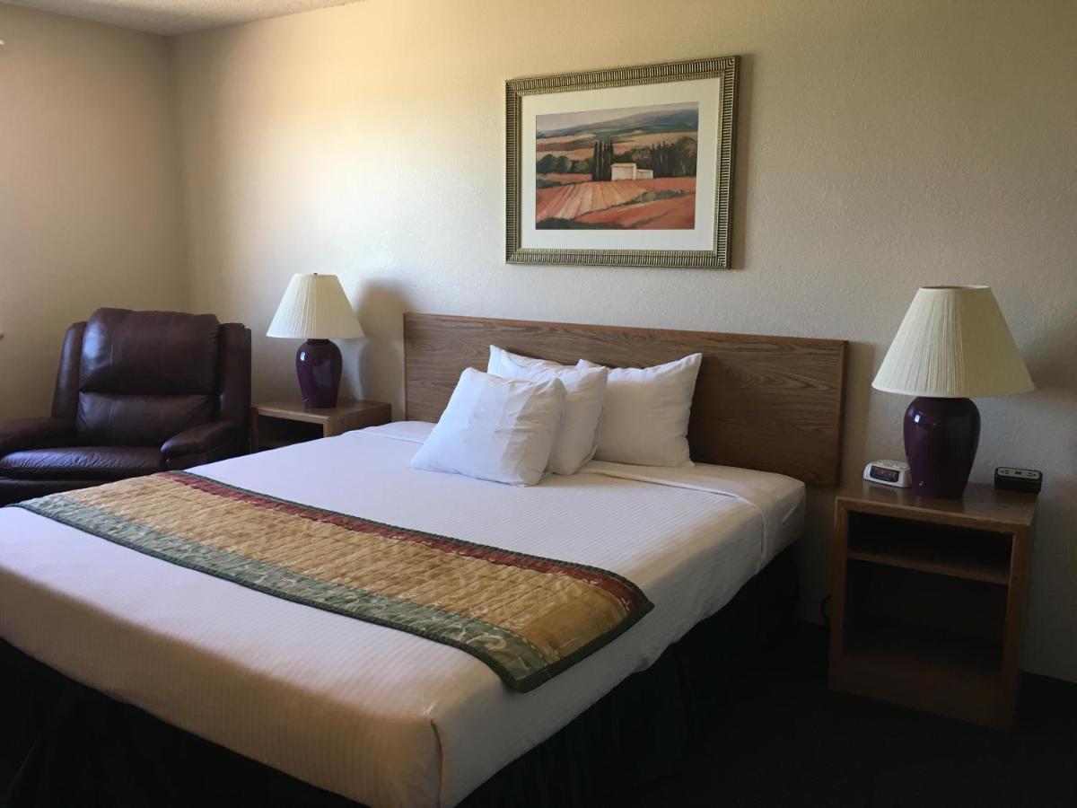 Cassville Four Seasons Inn & Suites ภายนอก รูปภาพ
