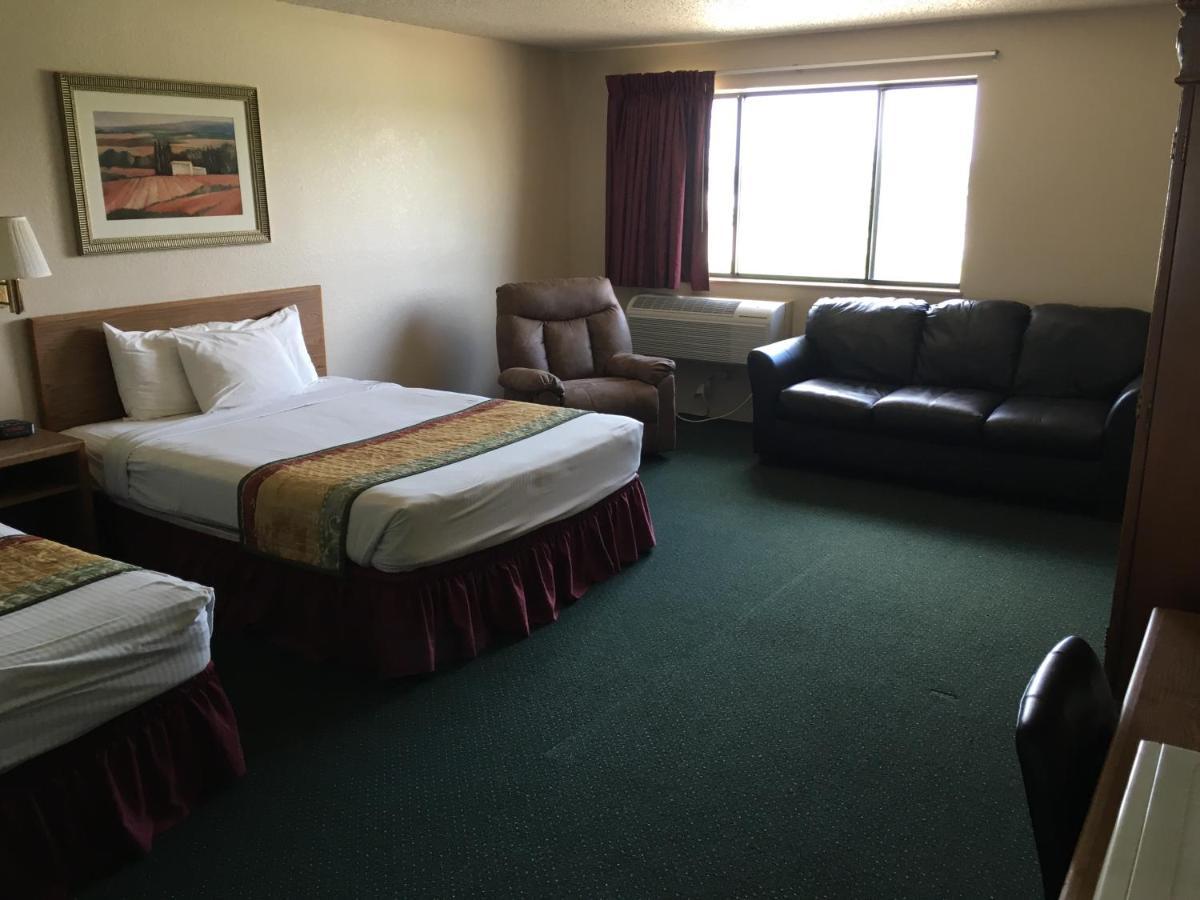 Cassville Four Seasons Inn & Suites ภายนอก รูปภาพ