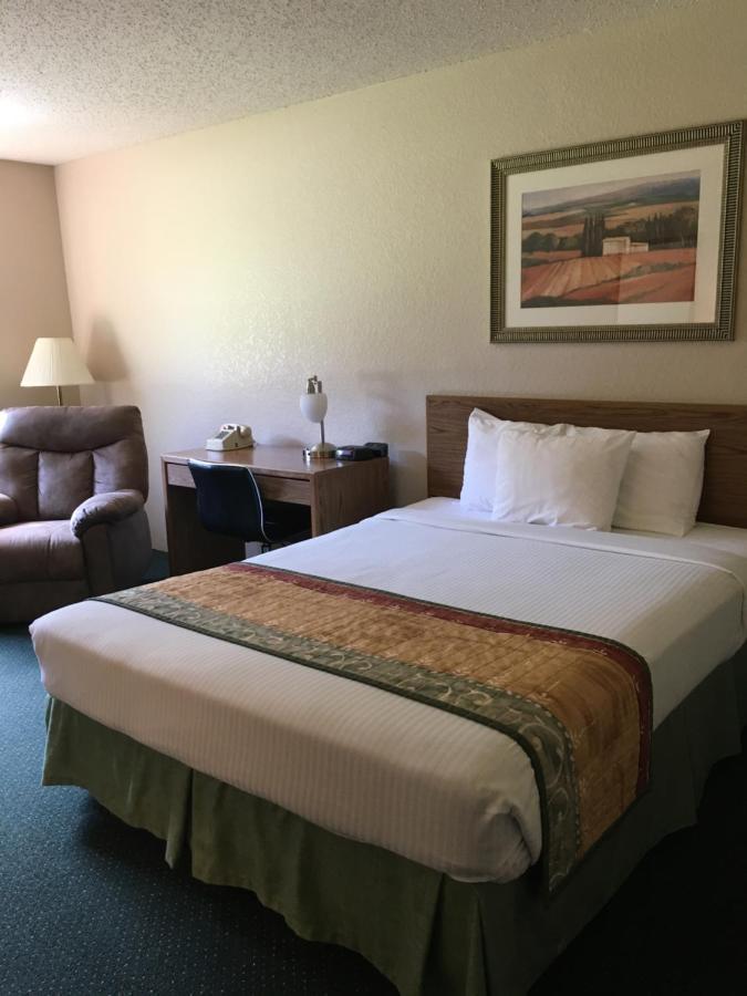 Cassville Four Seasons Inn & Suites ภายนอก รูปภาพ