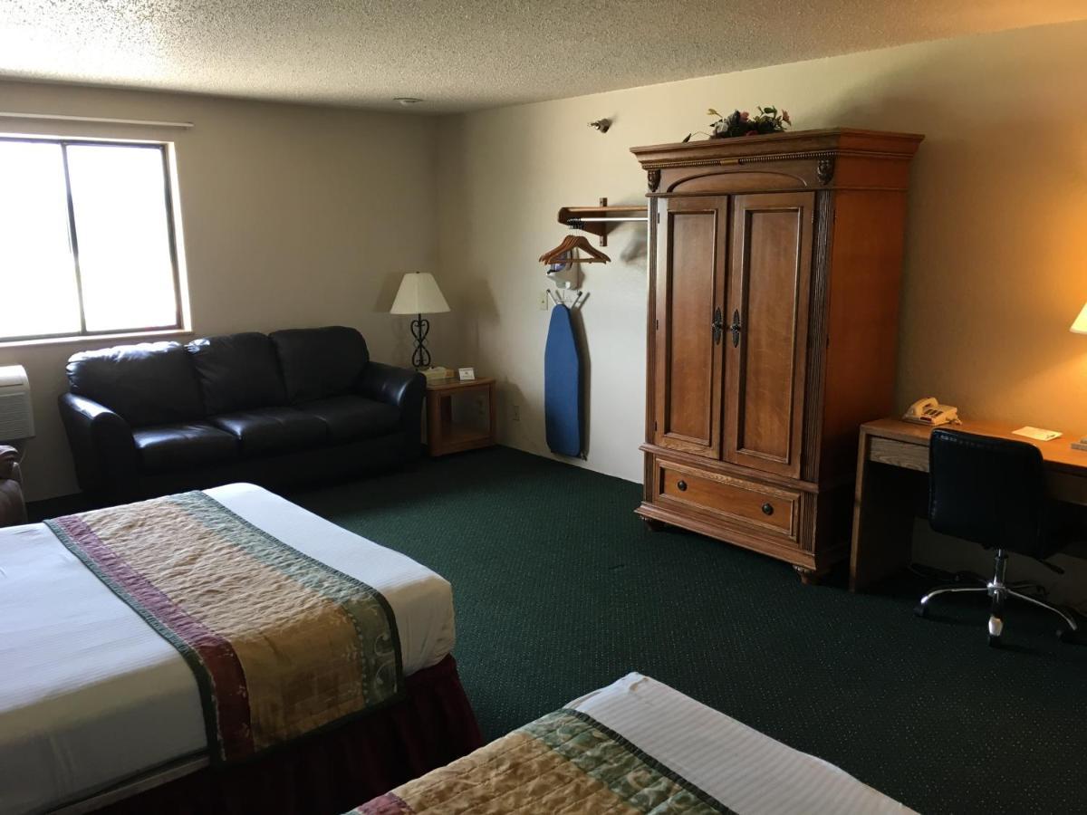 Cassville Four Seasons Inn & Suites ภายนอก รูปภาพ