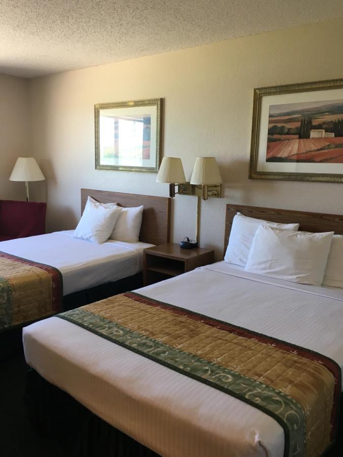 Cassville Four Seasons Inn & Suites ภายนอก รูปภาพ