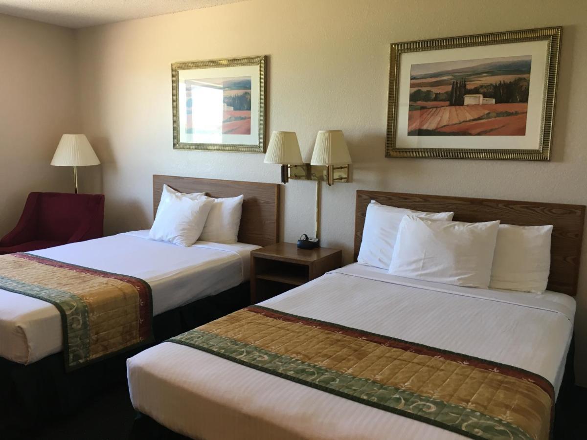 Cassville Four Seasons Inn & Suites ภายนอก รูปภาพ