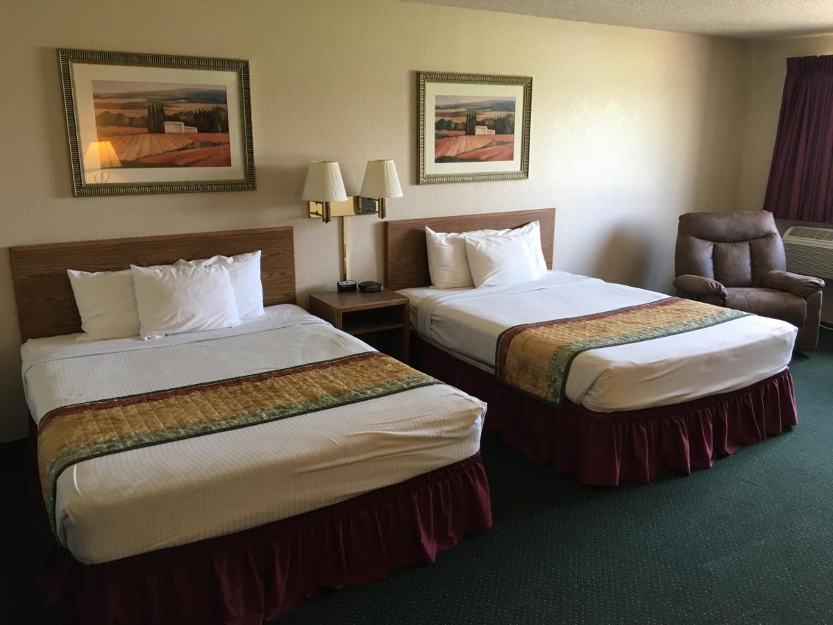 Cassville Four Seasons Inn & Suites ภายนอก รูปภาพ